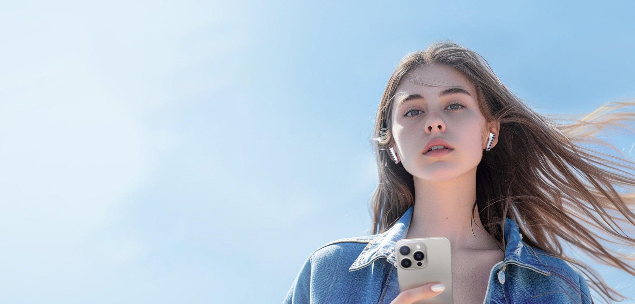 Junge Frau mit Bluetooth-Kopfhörern und Smartphone unter freiem Himmel, die Reichweite von drahtloser Technologie demonstrier