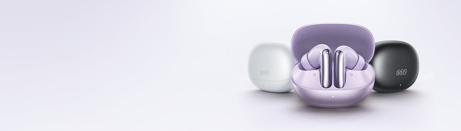 Auriculares sem fios lilás, brancos e pretos em estojo de carregamento – auscultadores Bluetooth de design moderno com acabamento elegante.