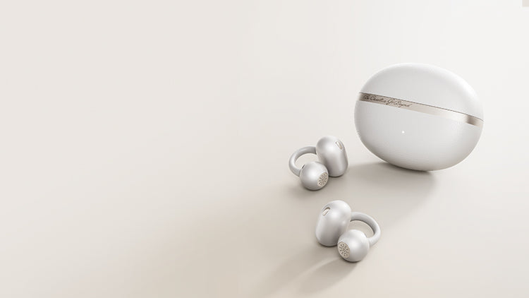 Auriculares sem fios brancos com estojo de carregamento, design moderno, minimalista apresentado sobre fundo claro.