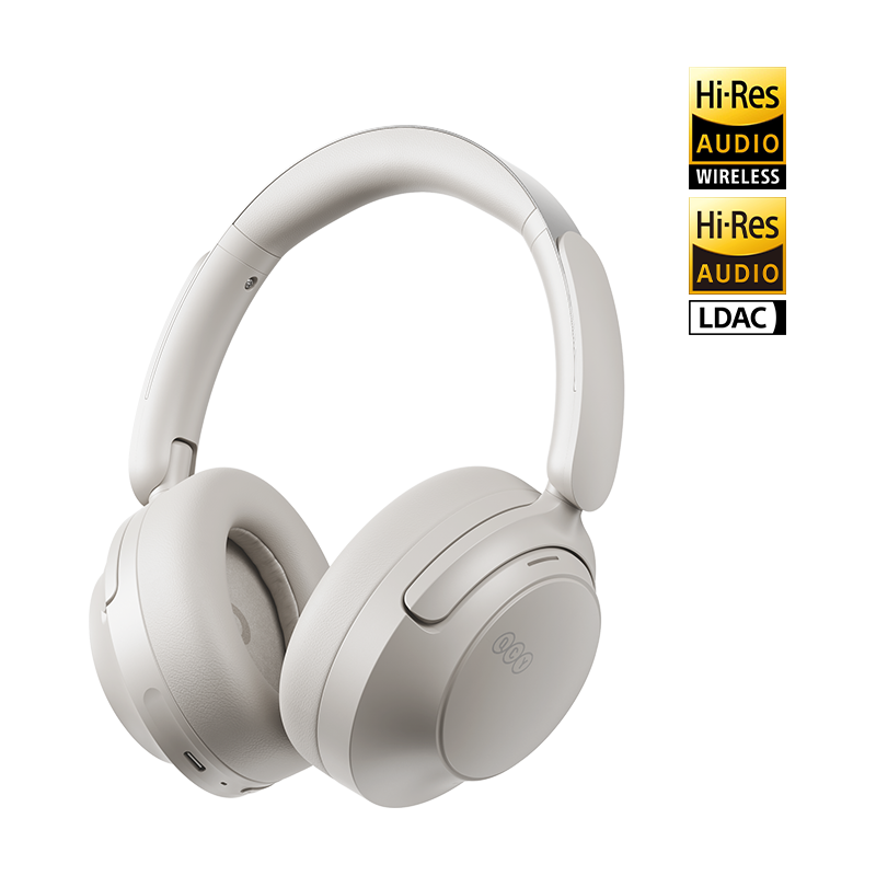 Auriculares sem fios QCY H3S Over-Ear brancos, vista frontal ligeiramente inclinada para a direita com certificações Hi-Res Audio Wireless e LDAC.