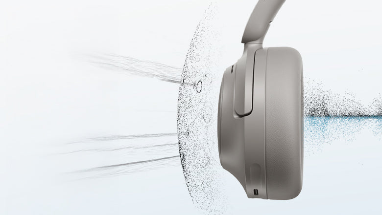 Auriculares over-ear prateados com efeito de jato de água.