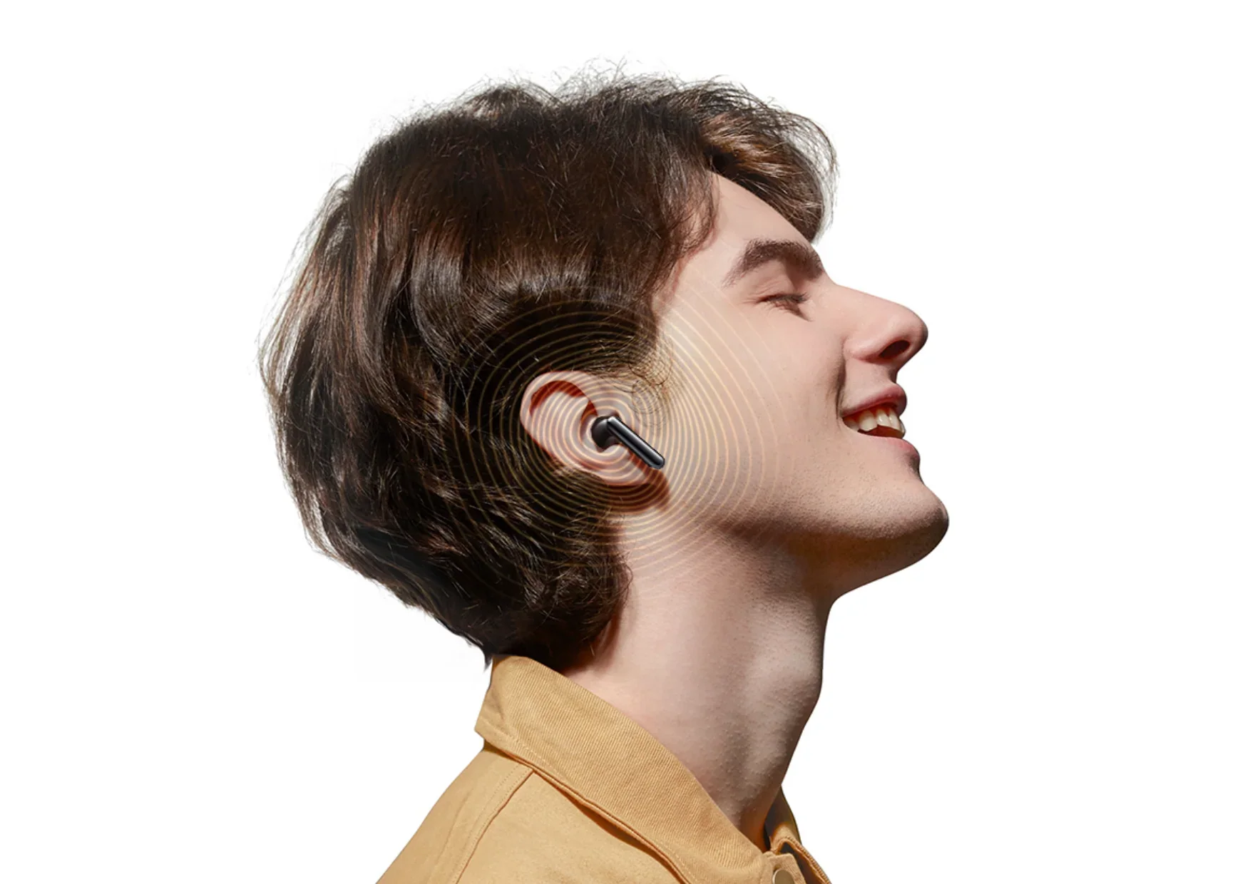 Homem com auricular sem fios de perfil, sorridente e descontraído.