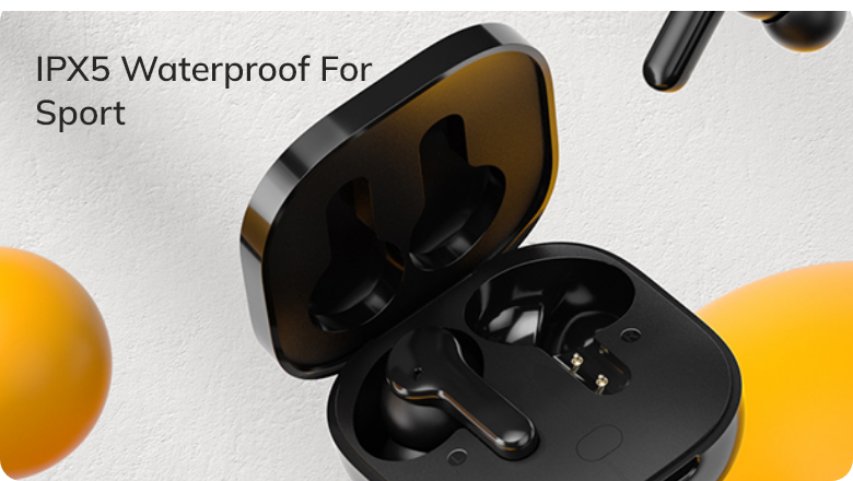 Auriculares desportivos pretos à prova de água IPX5 em estojo de carregamento aberto com detalhes laranja.