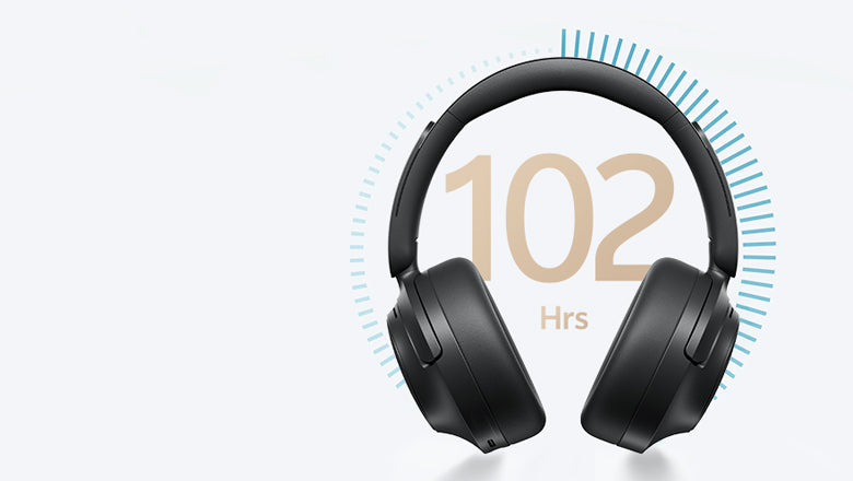 Auriculares over-ear pretos com 102 horas de autonomia da bateria.