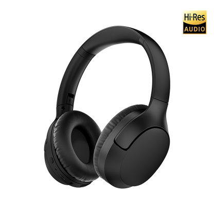 Auscultadores sem fios QCY H2 Pro Over-Ear pretos, vista frontal ligeiramente inclinada para a direita com o logótipo R na concha auricular direita e certificação Hi-Res Audio. (