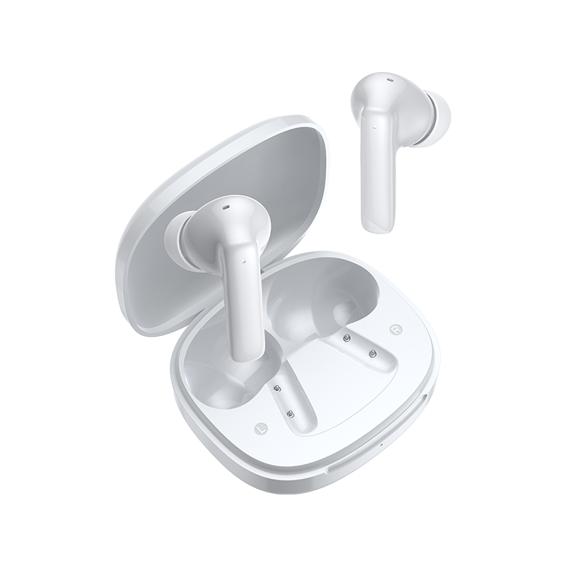 Auriculares Bluetooth QCY T13 Pro em branco, estojo de carregamento aberto com um auricular retirado.