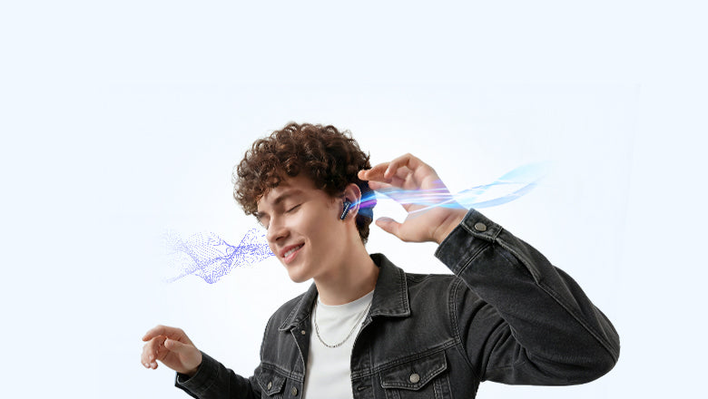 Homem com auscultadores sem fios que emitem efeitos de luz azul, a desfrutar de música – tecnologia de áudio moderna em ação