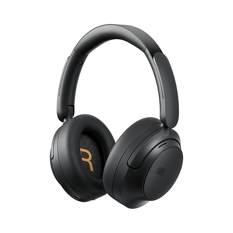 Auscultadores QCY H3S Over-Ear sem fios pretos, vista frontal com logótipo R laranja na concha auricular direita, certificado Hi-Res.