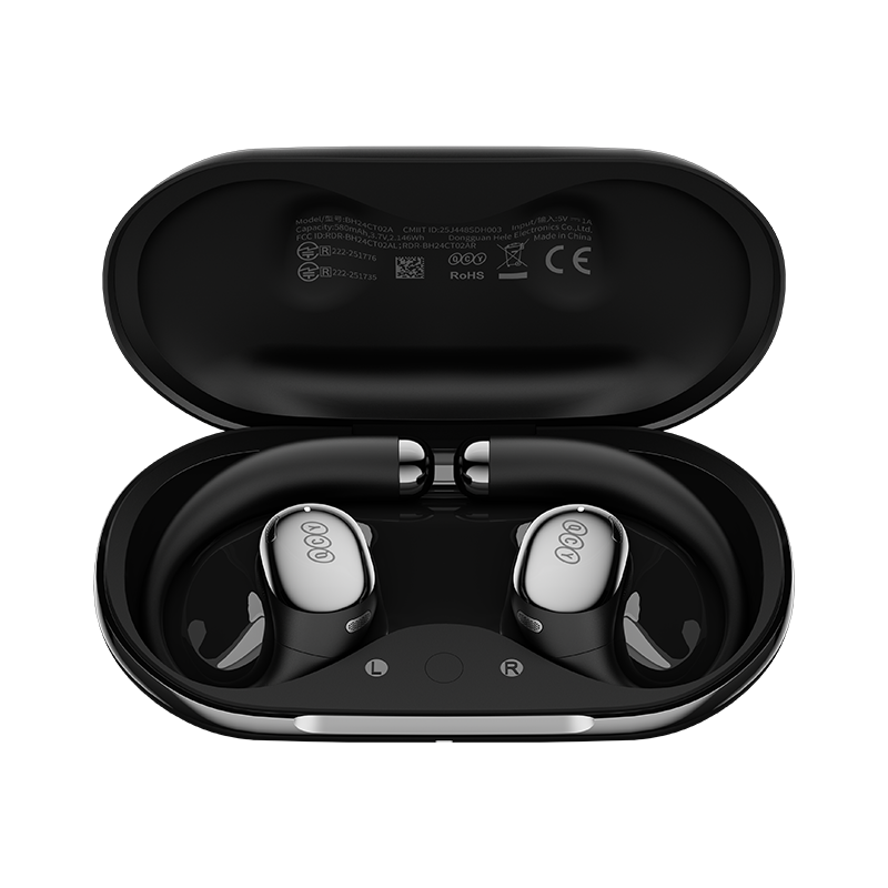 QCY Crossky R70 auriculares abertos pretos com suporte auricular totalmente abertos na caixa de carregamento, vista superior