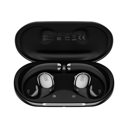 QCY Crossky R70 auriculares abertos pretos com suporte auricular totalmente abertos na caixa de carregamento, vista superior