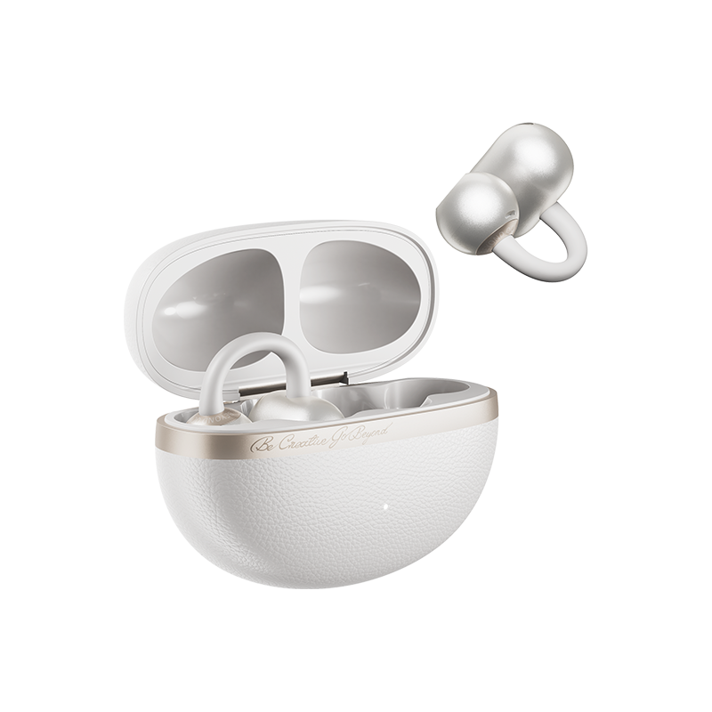 QCY Crossky C50 auscultadores brancos Open-Ear com clip, estojo de carregamento aberto, um auricular no estojo e o outro flutua acima