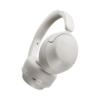 Auriculares sem fios QCY H3S Over-Ear brancos, vista de 45 graus da direita com almofadas acolchoadas.